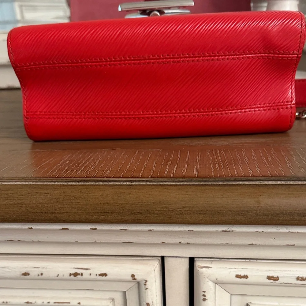 Louis Vuitton Twist MM Red Epi Leather Chain Crossbody Bag with Silver Hardware - Picture 7 of 12